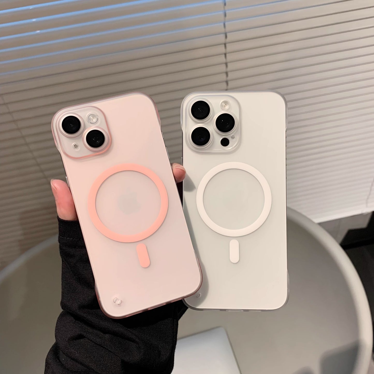 Borderless magnetic phone case